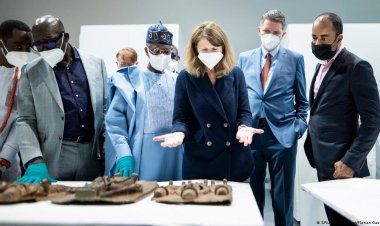 Des bronzes de l'Empire du Benin volés par des soldats britanniques il y a 125 ans rendus au Nigéria par l'Allemagne