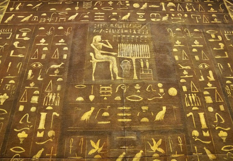 L'énigme des hiéroglyphes : le bicentenaire de la découverte de Champollion