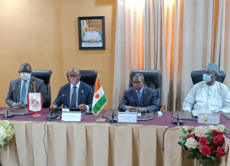 Des projets clés pour un Niger émergent et durable : le gouvernement signe avec la BOAD